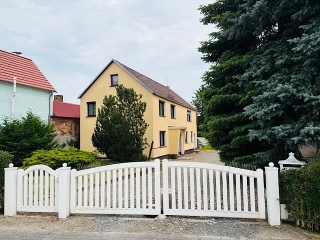 Landhaus mit viel Platz, Pool & großem Garten ! – Immobilie in Dresden bei EdelWert Immobilien