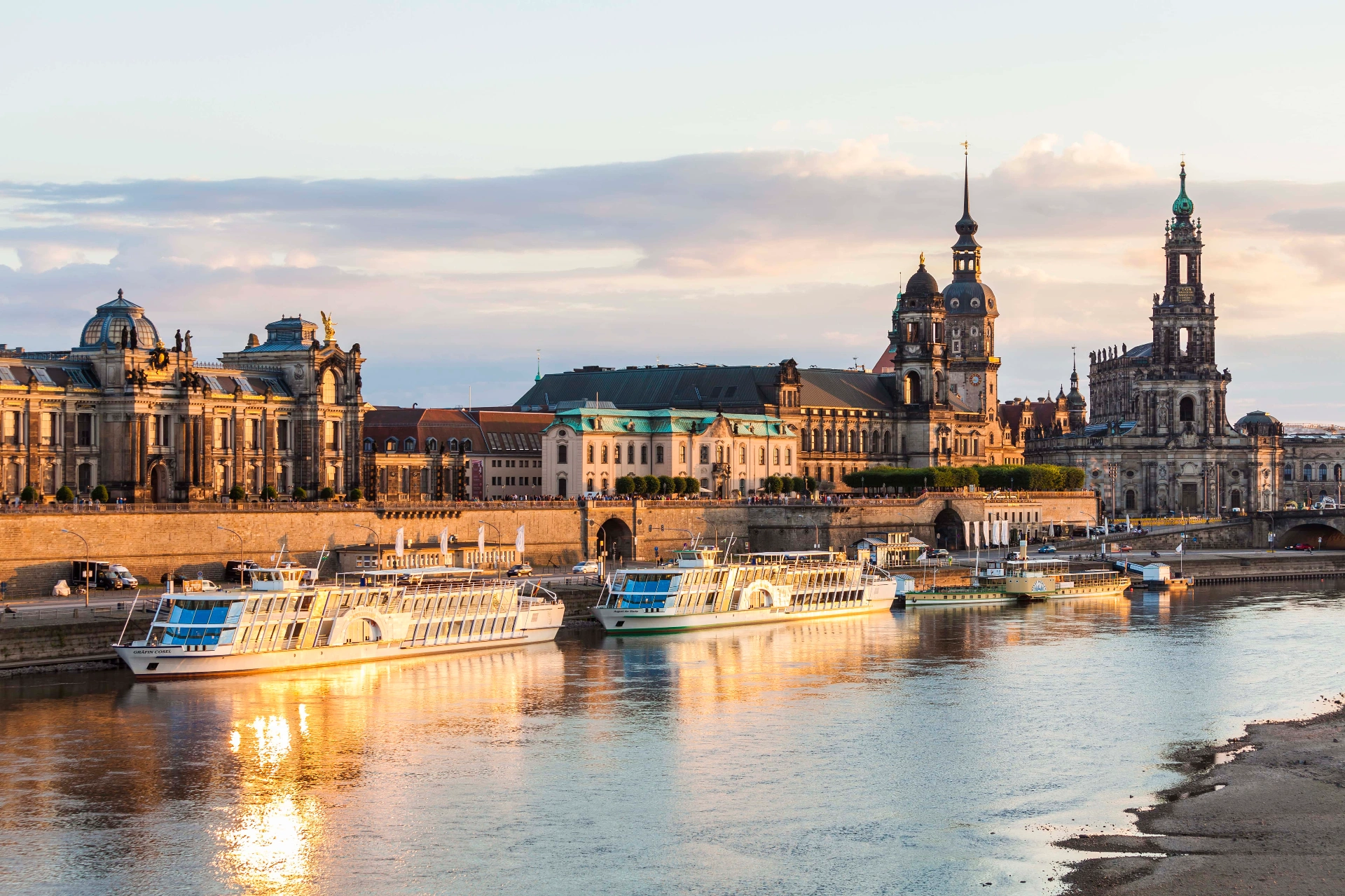 Immobilienmakler Dresden – professionelle Immobilienberatung Immobilienmakler Dresden bei der Beratung zum Hausverkauf